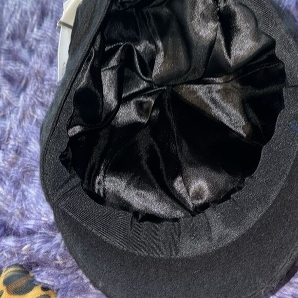 August Hat Co Women's Black Wool Lightweight Newsboy Cap with Chain Detail - Picture 9 of 10
